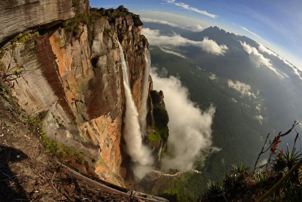Vista aérea del Salto del Ángel sobre el Auyán-tepui, Venezuela