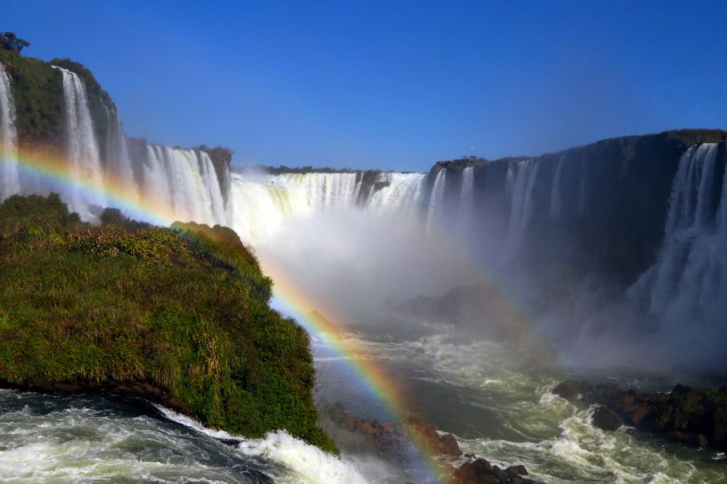 Vista panorámica de las Cataratas del Iguazú desde el lado brasileño