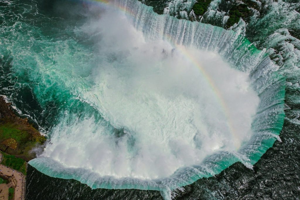 Vista aérea de las Cataratas del Niágara Horseshoe Falls desde Canadá