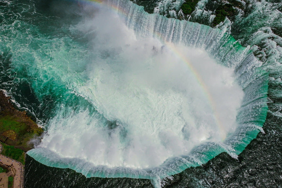Vista aérea de las Cataratas del Niágara Horseshoe Falls desde Canadá
