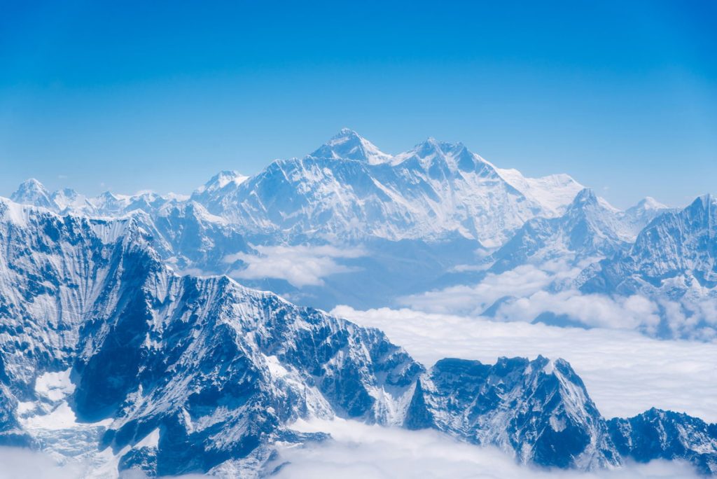 Everest y Cordillera del Himalaya con glaciar del Khumbu, Nepal