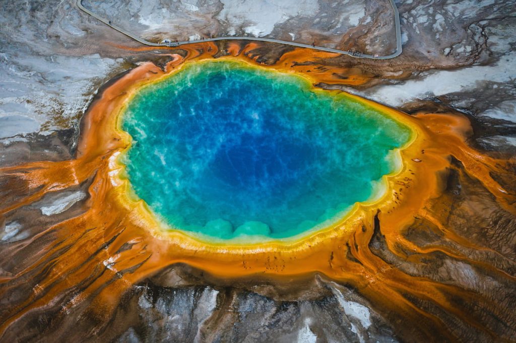 Grand Prismatic Spring vista aérea en el Parque Nacional de Yellowstone