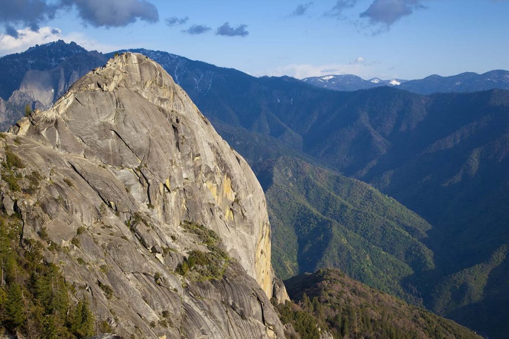 Vista panorámica desde Moro Rock en el Parque Nacional de las Secuoyas, California