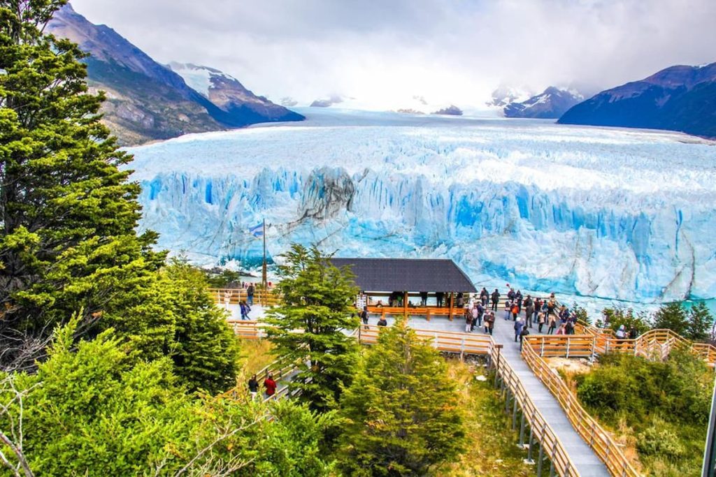 Pasarelas frente al Glaciar Perito Moreno, Patagonia Argentina