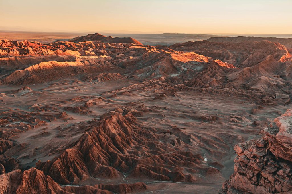 Valle de la Luna al atardecer en el Desierto de Atacama, Chile