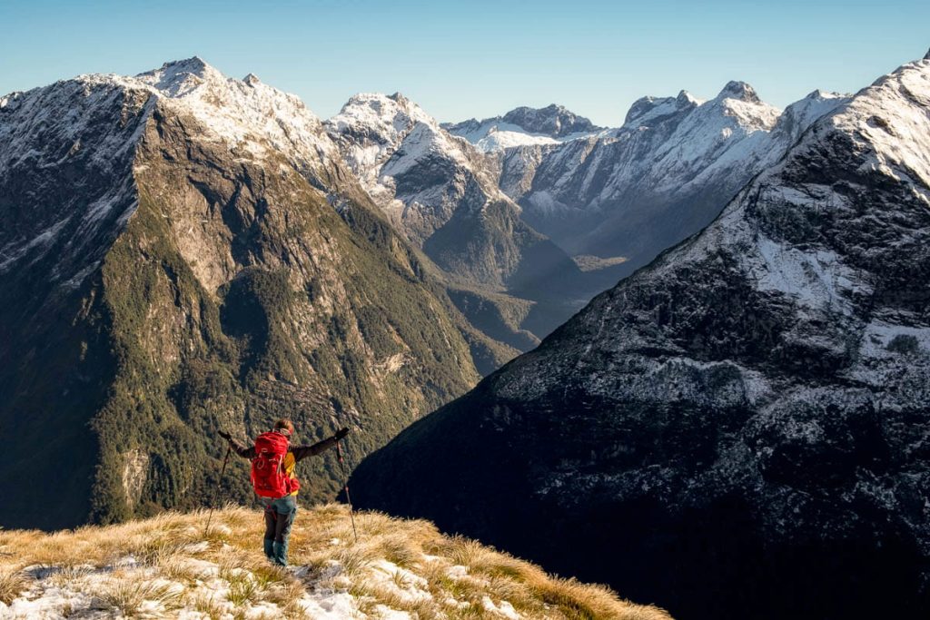 Senderistas en el Milford Track en el Parque Nacional de Fiordland, Nueva Zelanda