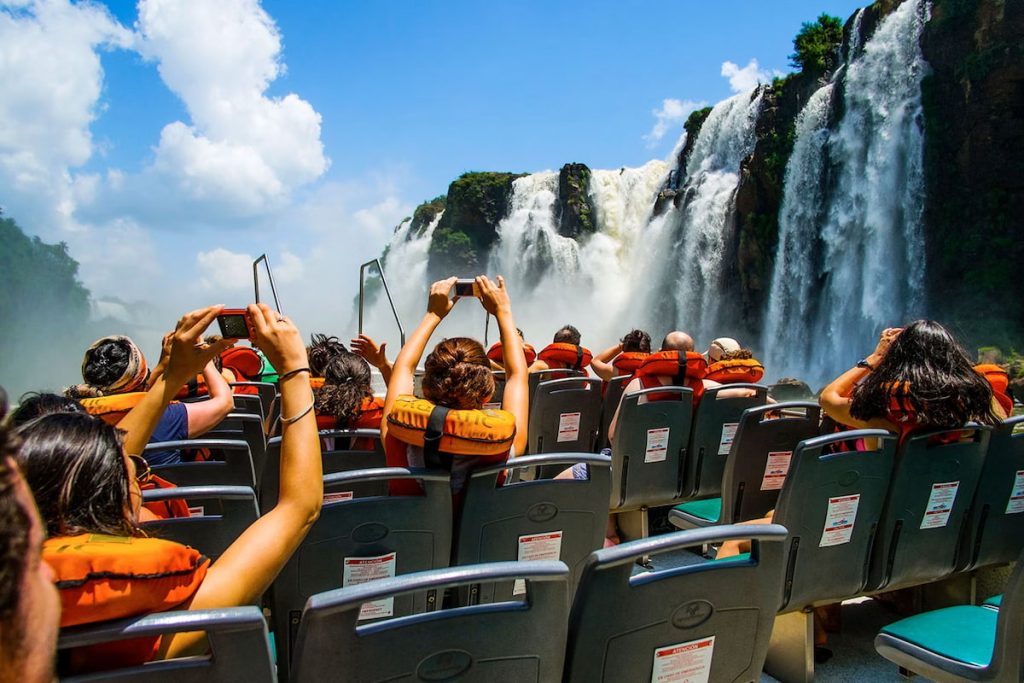 Zodiac Gran Aventura en la base de la Garganta del Diablo, Cataratas del Iguazú