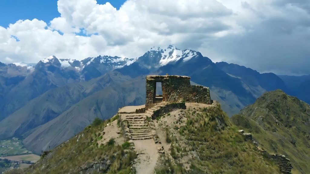 Amanecer desde la Puerta del Sol en el Santuario de Machu Picchu, Perú