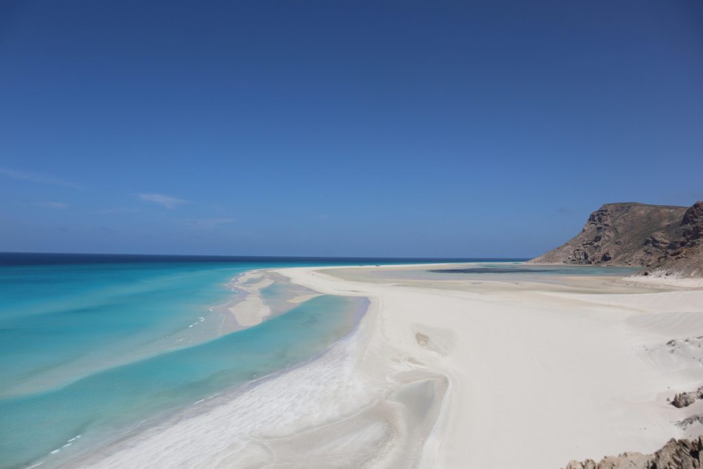 Playa de Qalansiyah con aguas turquesa en el Archipiélago de Socotra, Yemen